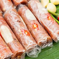 Phát hiện chất bảo quản thực phẩm quý trong nem chua của Việt Nam
