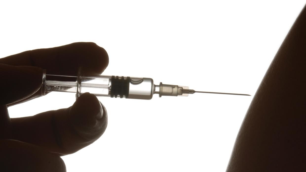 Đại học Oxford tiêm thử nghiệm vaccine HIV, nỗ lực chấm dứt 40 năm chờ đợi