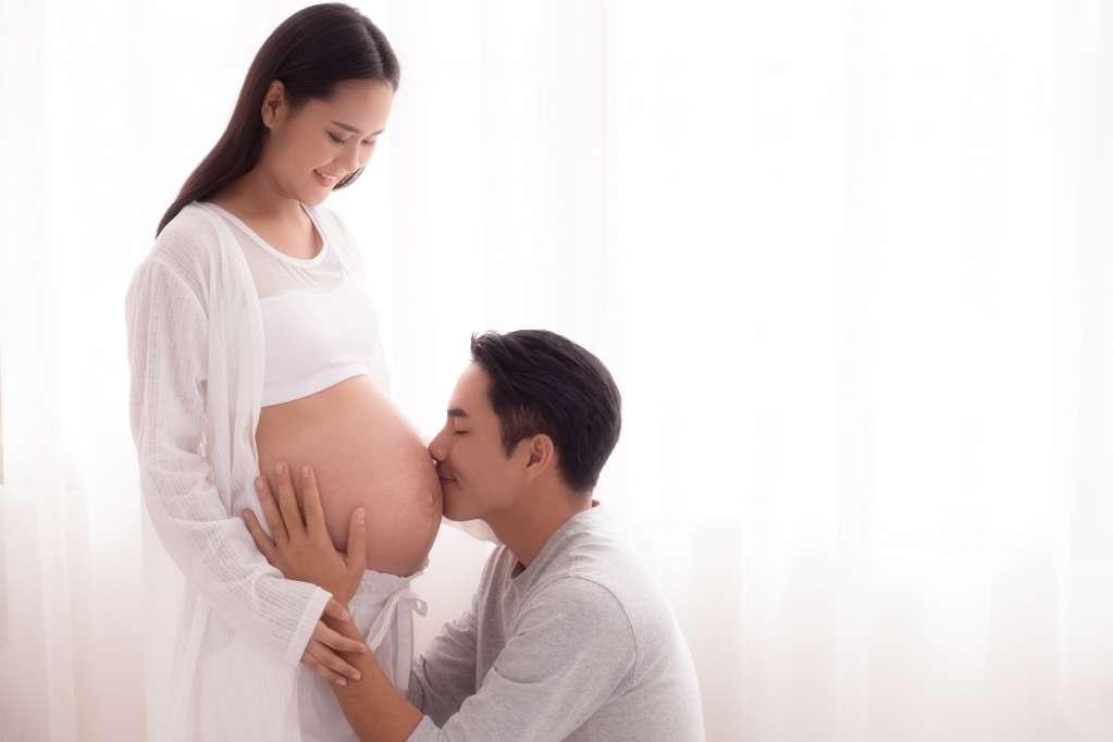 Quan hệ khi mang thai có được xuất vào trong không?