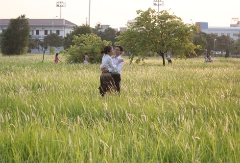 'Teen' bỏ bạn, quên gia đình khi có người yêu