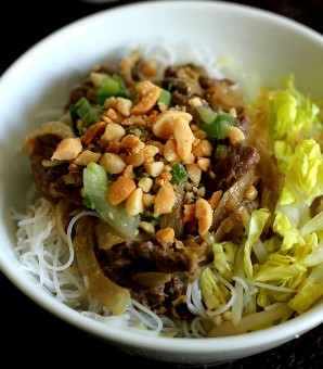 Bún bò xào cho bữa trưa ngon miệng