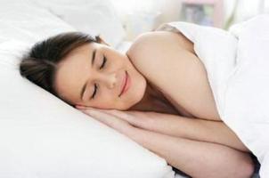  Mẹo làm đẹp đơn giản trước khi ngủ