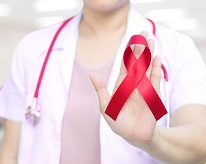 Cách xử lý khi bị "người lạ" đâm kim nhiễm HIV