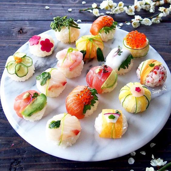 Có những cách làm sushi đẹp đến nao lòng chẳng nỡ ăn, chính bạn cũng có thể làm được