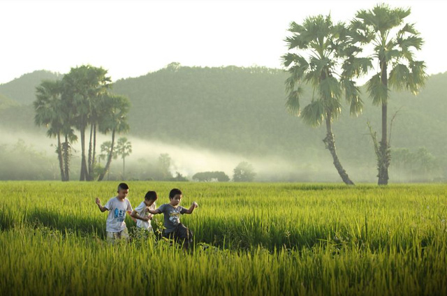 Bão giông dừng sau cánh cửa