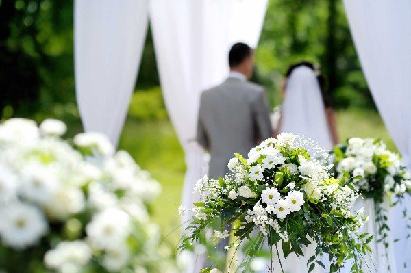 Vợ cũ lên xe hoa, chồng ôm con ứa nước mắt Vợ cũ lên xe hoa, chồng ôm con ứa nước mắt