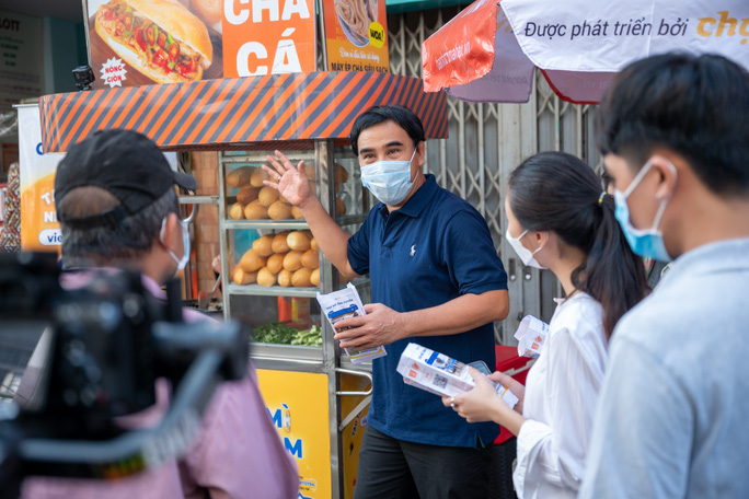  MC Quyền Linh tìm việc làm cho người lao động sau dịch