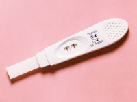 Chuyên gia giải đáp: Thai ngoài tử cung thử que có lên vạch không?
