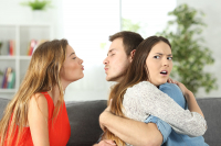 5 dấu hiệu dễ nhận biết chồng đang ngoại tình chị em cần lưu ý
