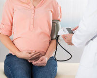 Tăng huyết áp khi mang thai có nguy hiểm không? Tại sao?