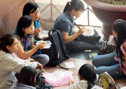 Sinh viên qua ngày với bữa cơm chỉ 3.000 đồng