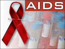 Tặng sách : ''Sổ tay Hướng dẫn chăm sóc hỗ trợ người nhiễm HIV/AIDS tại cộng đồng''